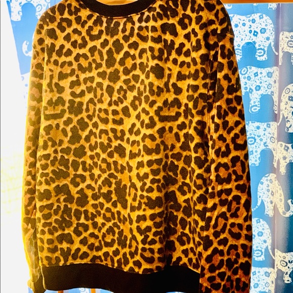 🆕 Sassy Snuggly Cheetah Print Sweatshirt - Picture 4 of 5